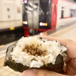 おむすびママ - 海苔が噛みきれにくく食べにくい。