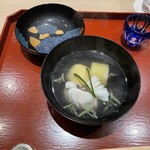 御料理 松むら - 碗物　白身とじゃがいも、潤菜。紫陽花の蒔絵が美しい