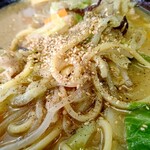 まほろばてい - すり胡麻と胡椒で味がえ！大正解！
かなり頑張って食べた後の画像ですが、見た目、全然減ってない(;´∀｀)