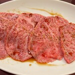 本とさや - ■上ロース　タレ￥2,750：焼きすぎずにミディアムで仕上げ、舌の上でとろけるような食感に。