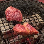 本とさや - ■上ハラミ　タレ￥2,970：タレとの相性が抜群で、香ばしく焼き上げると肉汁がじゅわっと溢れ出す。噛むほどに旨味が広がった。本とさやのハラミは別格。