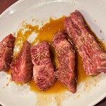 本とさや - ■上ハラミ　タレ￥2,970：タレとの相性が抜群で、香ばしく焼き上げると肉汁がじゅわっと溢れ出す。噛むほどに旨味が広がった。本とさやのハラミは別格。