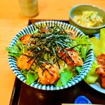 季節料理 山田屋 - それぞれの素材が風味豊かで、食感も楽しめる一杯。