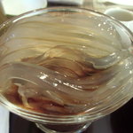 みつばち - 黒蜜をかける