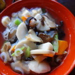 たけだ - リーズナブルに極上のこづゆを堪能出来ます♪正式なお椀となり、汁は少なめ、そして具沢山にする為に浅い器となっているとの事。