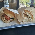 生瀬ヒュッテ - ホットドッグの方はフォカッチャ、ツナはバゲット、どちらも美味しすぎた！