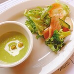 STEAK HOUSE AGED - グリーンサラダ・グリーンピースのスープ