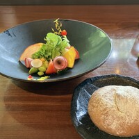 北鎌倉 紫−ゆかり− - サラダとパン