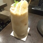 自家焙煎珈琲みじんこ - ラムレーズンのコーヒーバナナシェイク