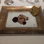 シェ・イノ - ライトスモークした鴨のフォワ・グラ~トリュフ風味のシフォンを添えて