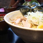 麺酒房 龍安 - 醤油らーめん（大盛）＆ミニ高菜丼