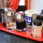 麺酒房 龍安 - 卓上調味料