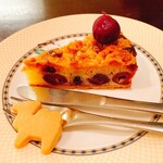 森のらくだ - アメリカンチェリータルト　上にはクッキークランブル