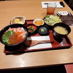 リッチモンドホテル - 料理写真:サーモンいくら丼
