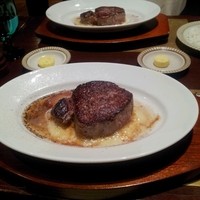 ステーキハウス リブルーム - ヴォルケーノ・ステーキ。ガーリックバターがたっぷり。