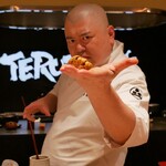 照寿司 - 赤雲丹握り