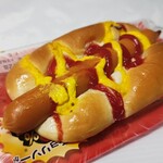 LAWSON - 料理写真:盛りすぎ!あらびきチョリソーパン 160円