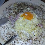 刈谷 肉割烹 門 - 黒胡椒香るカルボナーラ