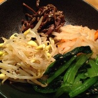 牛屋 銀兵衛 銀座本店 - ナムル盛合せ
