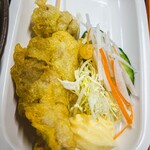 麺紡 - 鶏天と無料の野菜サラダ