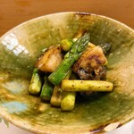 穴子料理と地酒 浅草 川井 - 島根産鮑とアスパラのソテー
