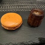 スカイダイニング リーガトップ - 小菓子　マカロンとカヌレ