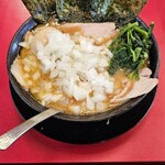 家系ラーメン 王道家直伝 との丸家 - 