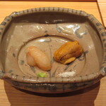 鮨 さかい - 赤海胆 (山口萩)、牡丹海老 (北海道増毛)