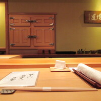 鮨 さかい - カウンター席