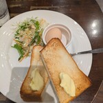 三河屋珈琲 - サラダとゆでたまご付