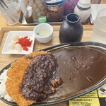 欧風ライスカレーKen's - らっきょと福神漬けは別皿で♪