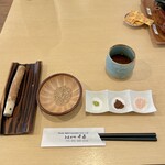 とんかつ 千寿 - 冷たいお茶♡   ゴマ・わさび・豚味噌・岩塩