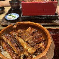 にょろ助 銀座 - 相方さんは鰻重をオーダー