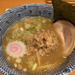 六厘舎 東京駅東京ラーメンストリート - 肉旨し　出汁？旨し