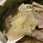 手打ち 蓮 - ワンタン。プリッと海老の美味しさを味わえます。