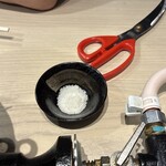 らむすけ - 厚切り塩ラムの塩とハサミ