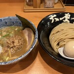 六厘舎 東京駅東京ラーメンストリート - つけ汁もうまい　最後まで美味しい　スープ割りを入れてみ