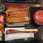 鰻の成瀬 - 食べくらべ¥2900,手前から4分の1匹ずつ並、上、特上ということです。ご飯大盛り+¥100です。