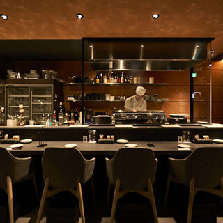 金山駅6分◆一人でも気軽に立ち寄れる、シックな和モダン空間