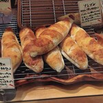 パリアッシュ - 明太バターの右奥がソシソン