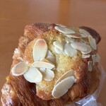 ベーカリー 青い空 - 料理写真:クロワッサン・オ・ザマンド