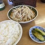 江ちゃんラーメン - ご飯ともやし炒め♩