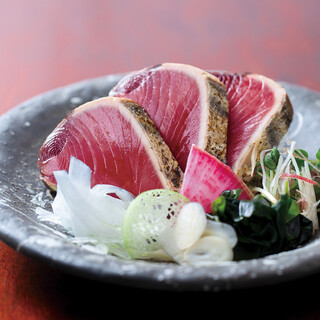 SUIGEI名物、人気の鰹のたたき