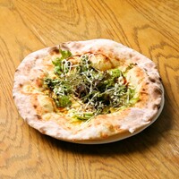 ツナマヨとチーズと照り焼きソースのピザ