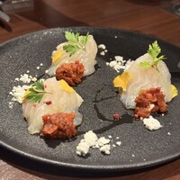 ワカヌイ グリル ダイニング バー 東京 - 美味しそうに盛られたお魚達！