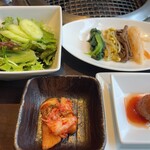 竹屋牛肉店 - サラダ、キムチ