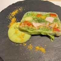 焼鳥 みかど - 前菜:野菜とメバルのテリーヌ、そら豆ソース