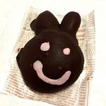 EASTER BUNNY - うさレモン。ハリのあるパンに爽やかな香りと甘味のレモンクリームが入っている。