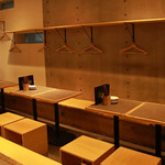 モツ酒場 kogane - 内観　テーブル