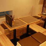 モツ酒場 kogane - 内観　掘り炬燵